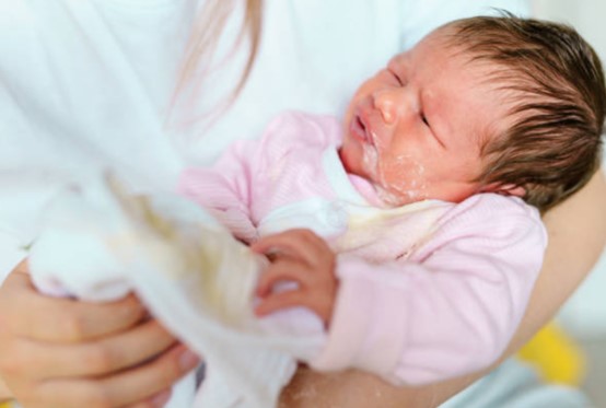 寶寶突然大吐奶