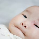 嬰兒被蚊子叮咬