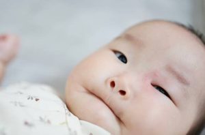 嬰兒被蚊子叮咬