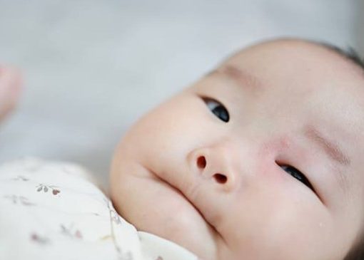 嬰兒被蚊子叮咬